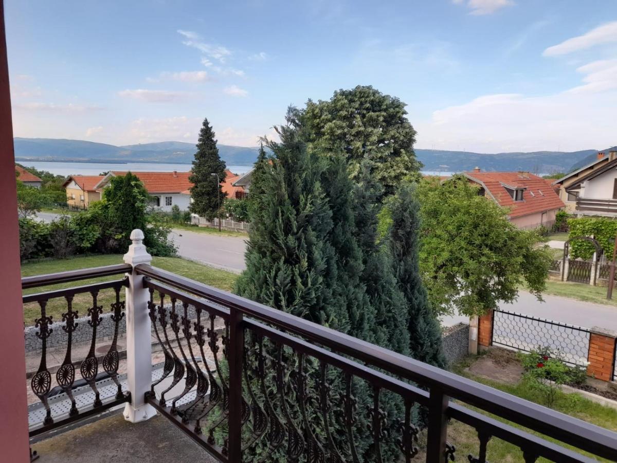 Guest House Lona Golubac Ngoại thất bức ảnh