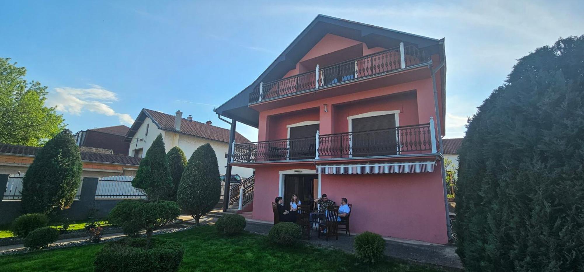 Guest House Lona Golubac Ngoại thất bức ảnh